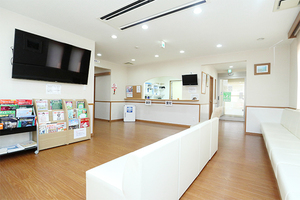 羽賀糖尿病・甲状腺内科 愛西市 白を基調にした清潔感のある院内