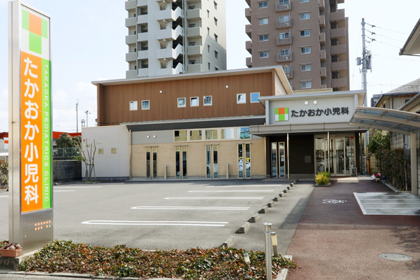 たかおか小児科 松山市 駅から近く駐車場も広いので通いやすい