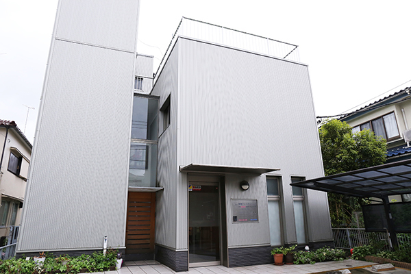 学園ハートクリニック 町田市 駐車場完備。玉川学園駅北口より徒歩6分