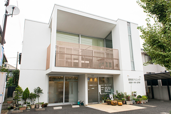 富岡西クリニック 横浜市金沢区 能見台駅から徒歩10分ほど。バスも通っていて安心だ