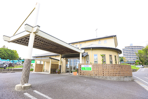 いしだ内科ファミリークリニック 額田郡幸田町 16台分の駐車場もある「いしだ内科ファミリークリニック」