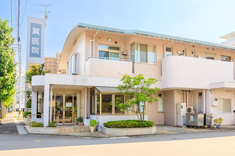 翼医院 高松市 瀬戸大橋通りを北側に進んだところに位置する