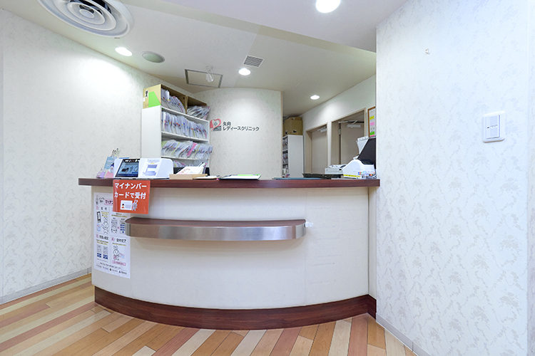 矢向レディースクリニック 横浜市鶴見区 バリアフリー設計の院内。子ども連れでも安心の環境