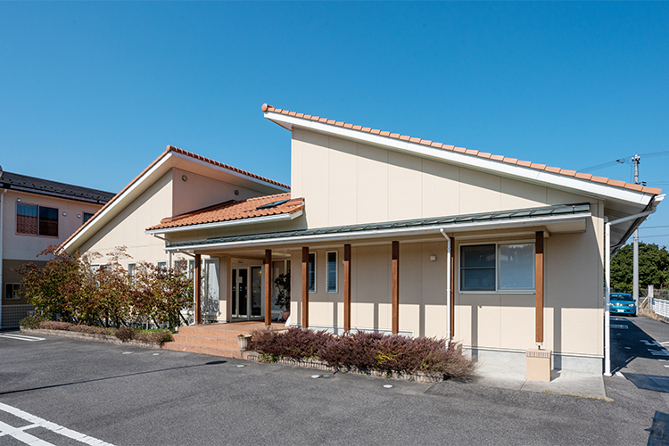 八重垣レディースクリニック 松江市 東出雲インターチェンジを降りてすぐのバイパス裏手に位置する