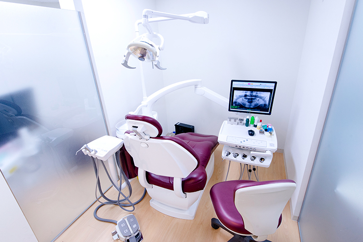 あいおい歯科グループ　新宿駅前歯医者・矯正歯科 新宿区 新宿駅西口から徒歩1分。駅に直結する好立地