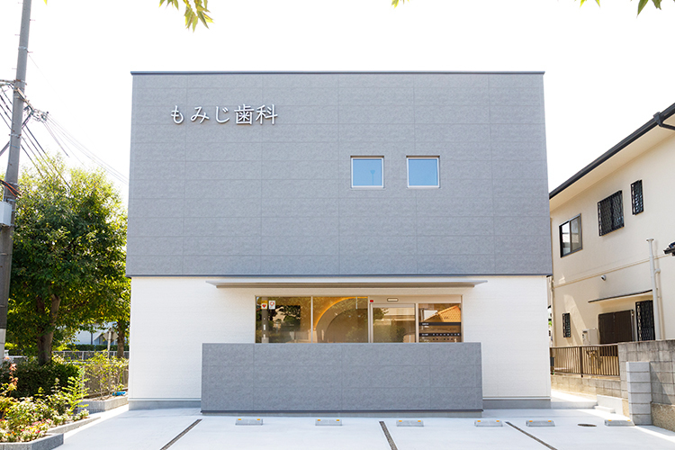 芦屋もみじ歯科 芦屋市 駐車場は3台分完備されており、車での通院もしやすい