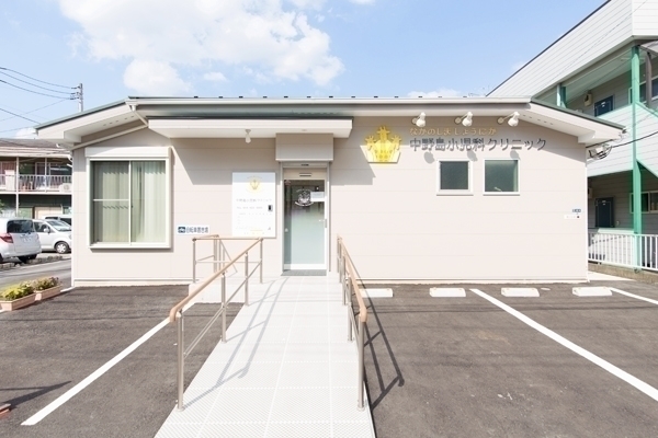 中野島小児科クリニック 川崎市多摩区 真っ白な壁が印象的な「中野島小児科クリニック」