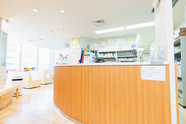 代々木クリニック 渋谷区 代々木駅西口改札を出た目の前のビルに位置する