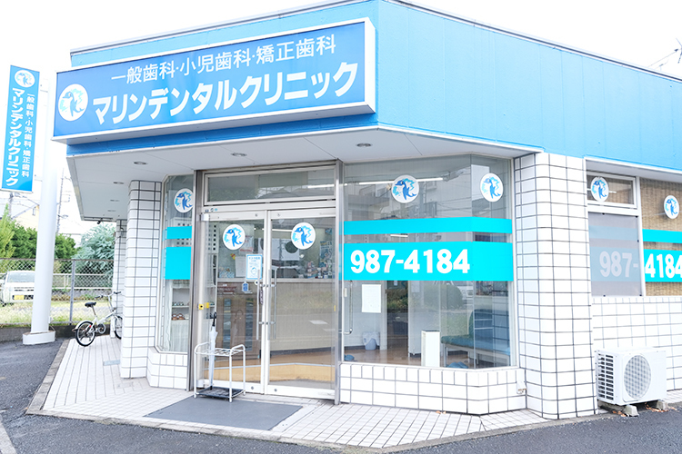 マリンデンタルクリニック 越谷市 駐車場も広く、車でも利用しやすい