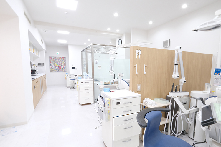 ひしかわ歯科矯正歯科 神戸市東灘区 院内は7台のユニットと4つの個室を完備