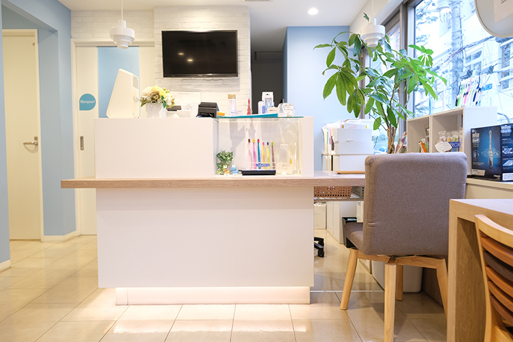 飯田橋なかしま歯科医院 新宿区 自然光が差し込み明るい院内
