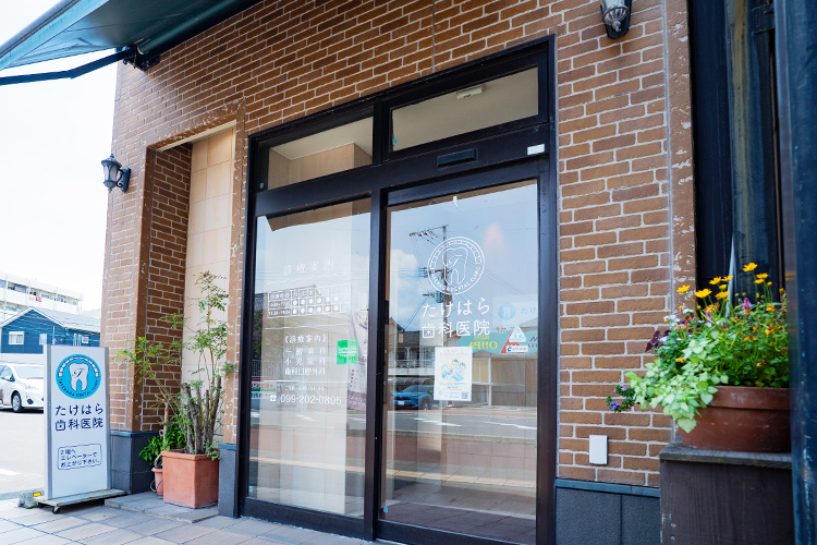 たけはら歯科医院 鹿児島市 入り口からエレベーターで2階へ