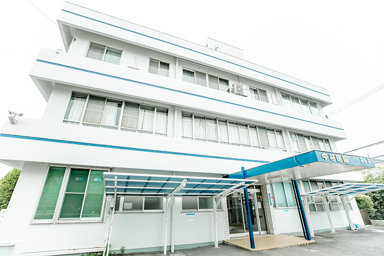 中村医院 茨木市 駐車場完備し、通院しやすい環境が整っている