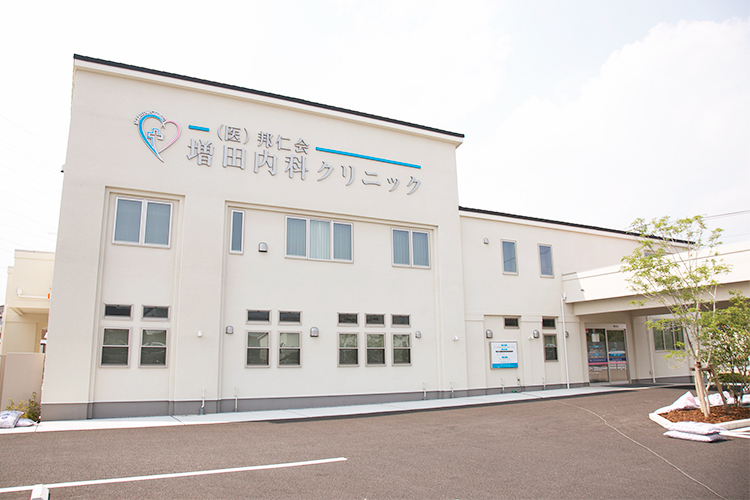 増田内科クリニック さいたま市岩槻区 30台分の駐車場を完備。通院のストレスを軽減