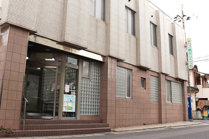 東クリニック 鹿児島市 鹿児島市電1系統・涙橋駅から徒歩5分の場所に立地