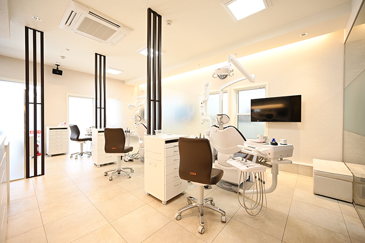 拝島駅前オパール歯科クリニック 昭島市 明るく開放的な院内