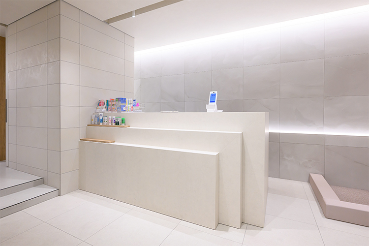 十三駅前歯科・矯正歯科 大阪市淀川区 十三駅から徒歩約5分に位置する「十三駅前歯科・矯正歯科」