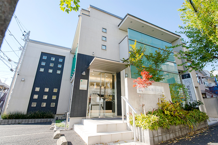 鈴木歯科医院 府中市 西国分寺駅から徒歩7分。駐車場も完備