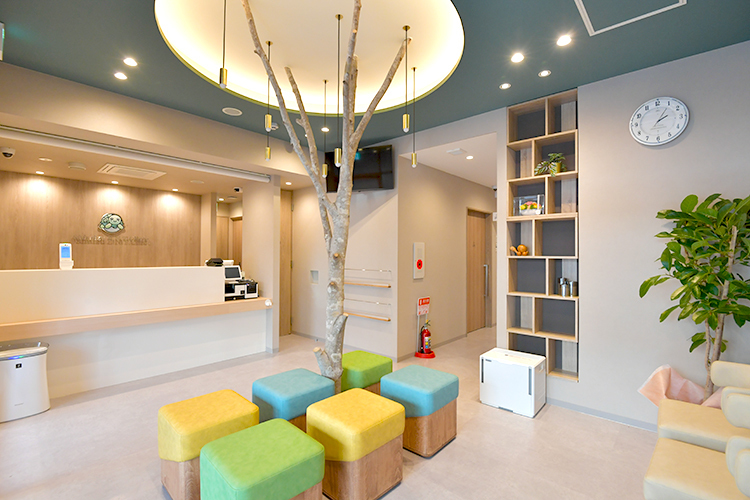 しみず耳鼻咽喉科クリニック 京都市北区 ベージュやグリーンなどナチュラルで温かみのある院内