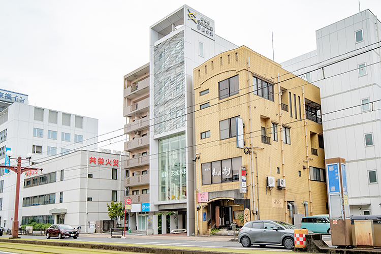 鹿児島そのだ眼科・形成外科 鹿児島市 鹿児島中央駅から徒歩7分。駐車場も完備