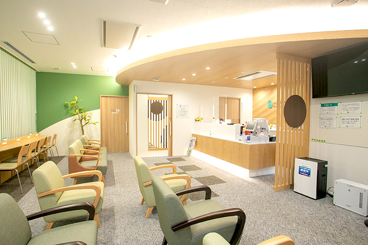 いなとみ眼科 札幌市豊平区 広々とした開放的な待合室