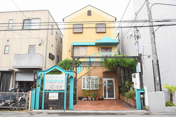 吉村レディースクリニック 豊中市 住宅街の中にたたずむ、吉村レディースクリニック