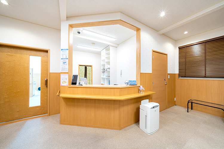 むつみ歯科医院 町田市 木目を基調とした温かみのある院内