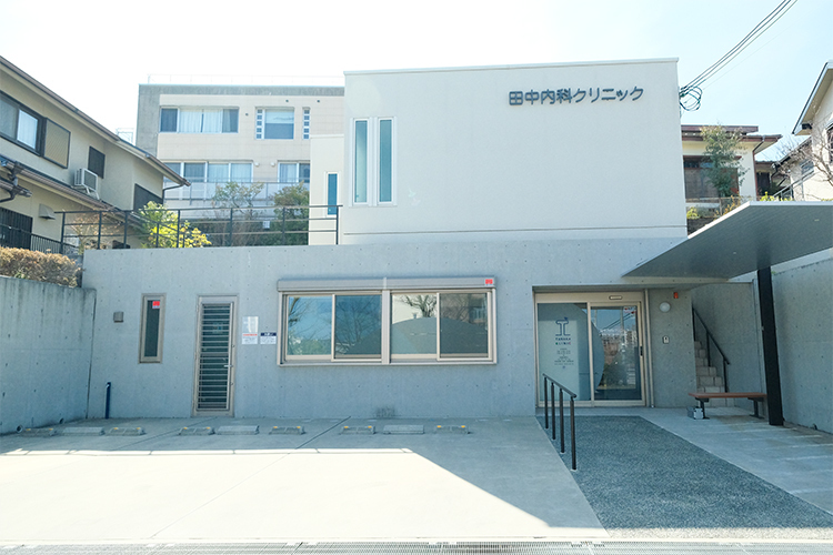 田中内科クリニック 吹田市 クリニックは道路から段差がないバリアフリー設計