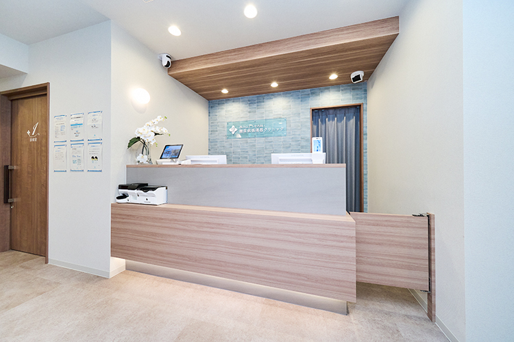 西小山とうや内科・糖尿病循環器クリニック 品川区 木目を基調とした温かみのある院内