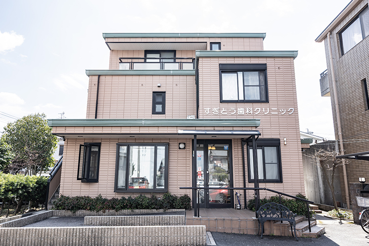 医療法人愛慧会 すぎとう歯科クリニック あま市 清潔感があふれる待合室