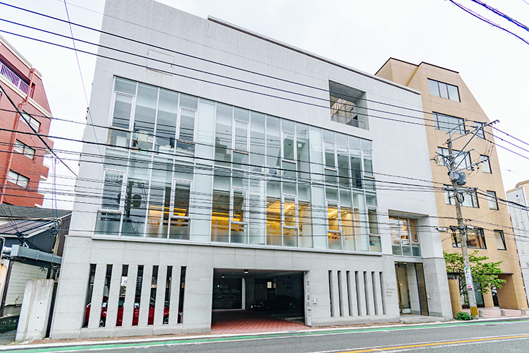 吉川歯科医院 福岡市南区 西鉄天神大牟田線大橋駅より徒歩3分。駅近のため通いやすい