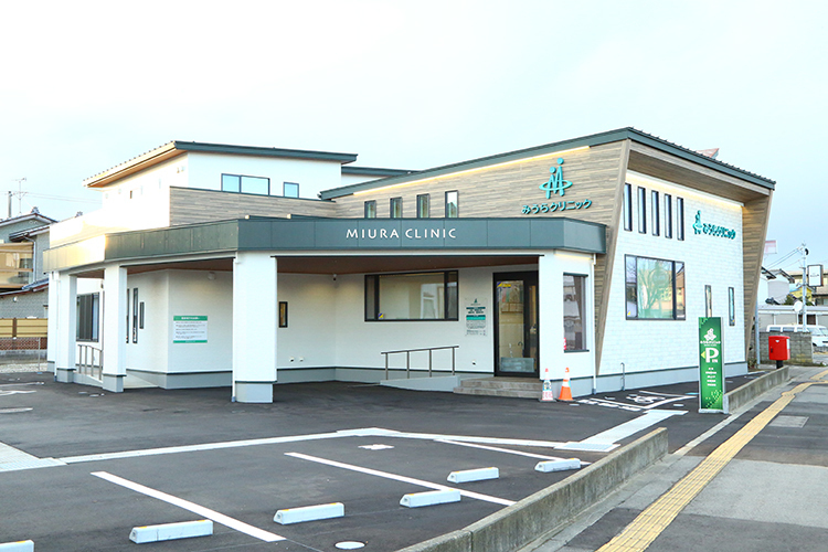 みうらクリニック 新潟市西区 新潟西バイパス亀貝インターチェンジより、亀貝橋の近くに位置