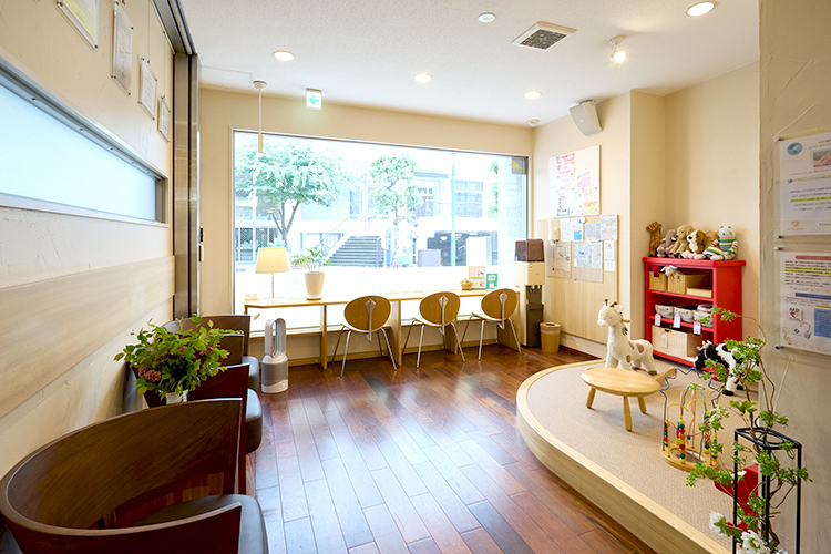 えみた歯科・矯正歯科 三鷹市 2024年に院内を一部改装した「えみた歯科・矯正歯科」