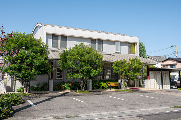中山皮膚科クリニック 新居浜市 30年以上、地域の患者の幅広い皮膚疾患の治療を行ってきた