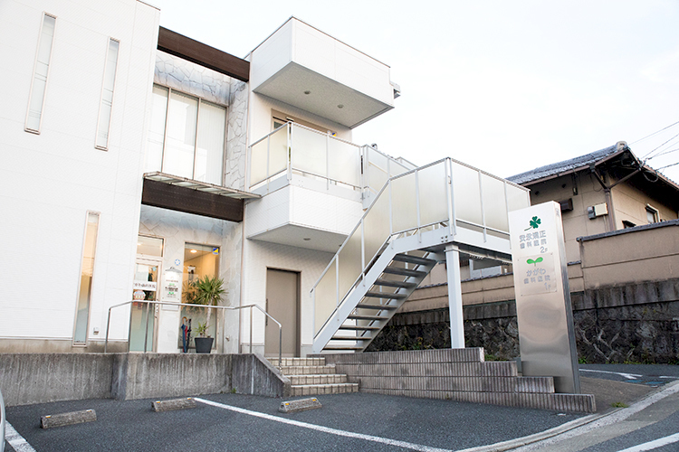 かがわ歯科医院 北九州市八幡東区 駐車場4台分完備。車での通院もしやすい