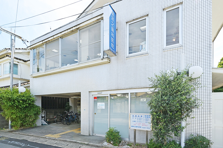 堤洋之歯科医院 京都市右京区 京都の落ち着いた住宅街の一角にたたずむ