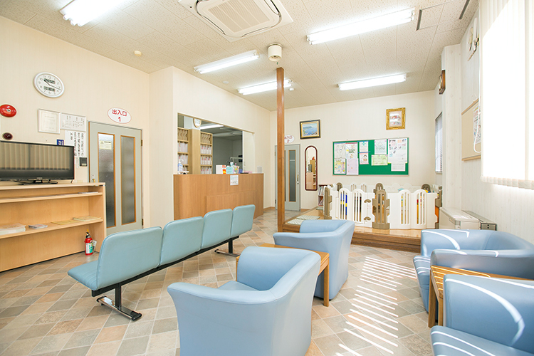 とうめい歯科 東海市 広々とした見渡しのいい待合室