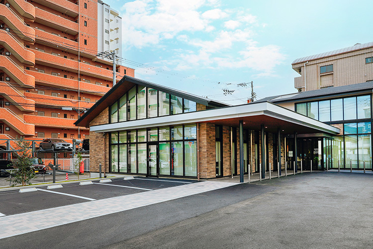 清家整形外科 松山市 小坂南町バス停より徒歩1分の立地