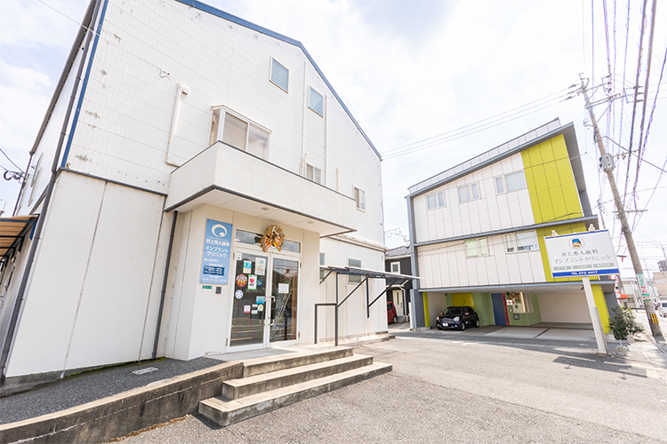 井上秀人歯科インプラントクリニック 北九州市小倉北区 一般歯科棟とオペ棟に分かれている