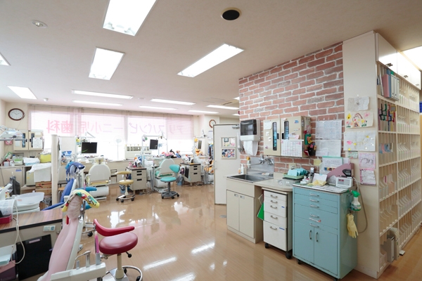 一つひとつの色の違う診療台で見た目にも楽しくなる 103210 ma 2 1434957046