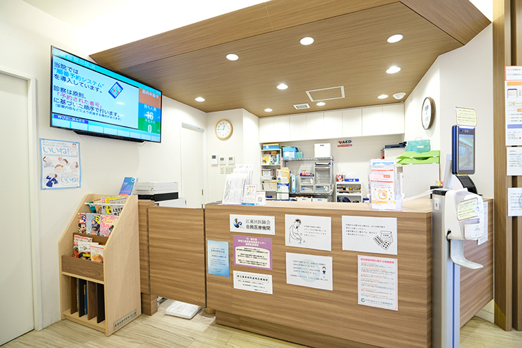 砂町銀座はた耳鼻咽喉科 江東区 明るく丁寧なスタッフが出迎える受付