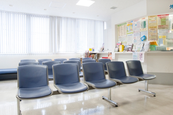 広々とした待合室には子ども用のおもちゃもたくさんある 27522 ma 2 1355215555