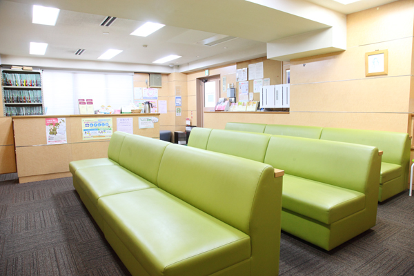 漢方の力を実感できるように待合室に試飲用の漢方茶を用意 2
