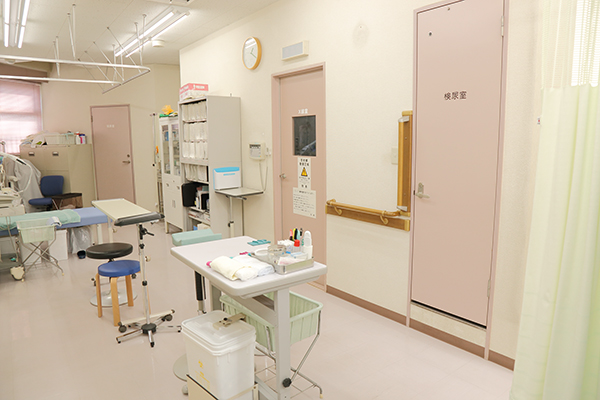 院長自らが導線を考えた院内は広々とし、圧迫感がない 2
