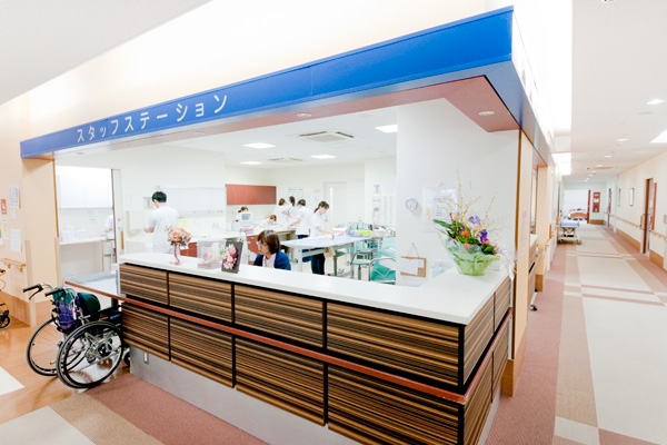 看護部の申し送りやカンファレンスを行うスタッフステーション 163943 ma 2 1444817902