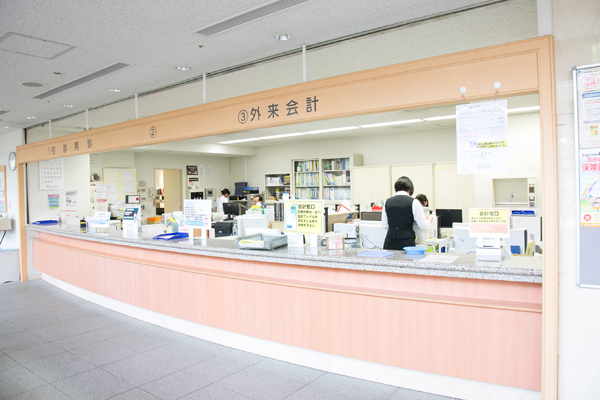 幅広い世代の患者が通う同院 Cs 2