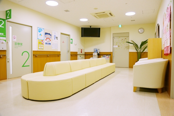 ゆったりと落ち着いた雰囲気の待合室 15527 ma 2 1419242009