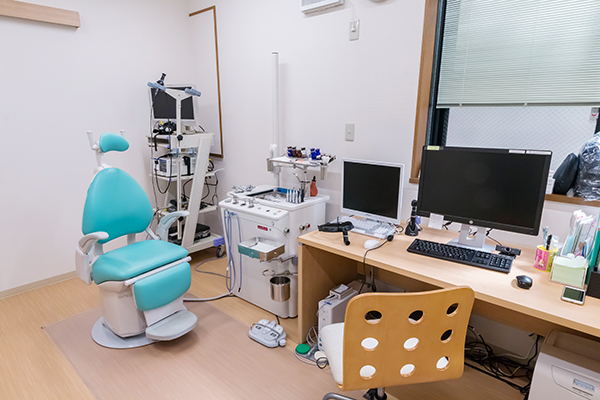 一人ひとり丁寧な診察をするよう心がけている 2