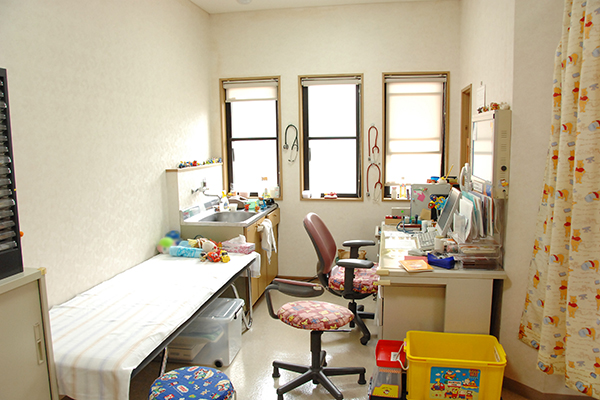 お子さんが安心して診察を受けられるよう配慮された部屋 20181129 2