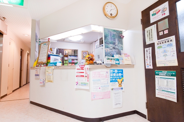 受付では笑顔のスタッフが優しく迎えてくれる 38523 ma 2 1447924197